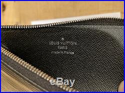 AUTHENTIC Louis Vuitton Key Pouch in black epi with silver keychain