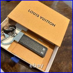 Authentic Louis Vuitton key chain Taiga Neo LV Club Black Leather from Japan