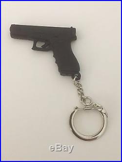 Black Miniature Austrian Glock 17 Gun Keychain Souvenir Collectible
