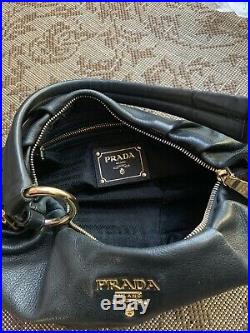 Pre-owned Authentic Black Leather Prada Milano Shoulder Bag With Keychain