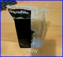 (SALE) 2013 KAWS OriginalFake Passing Through Keychain Figure Black Medicom Toys