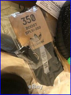 Stock X yeezy boost 350 v2 black With Socks Keychain and receipt Size 11